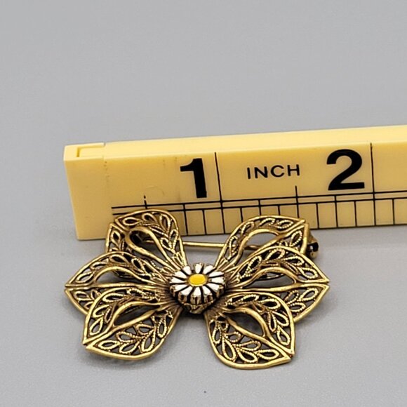 Gold Tone Floral Flower Shaped Brooch Pin Enameled Daisy Center Open Work - Picture 6 of 7